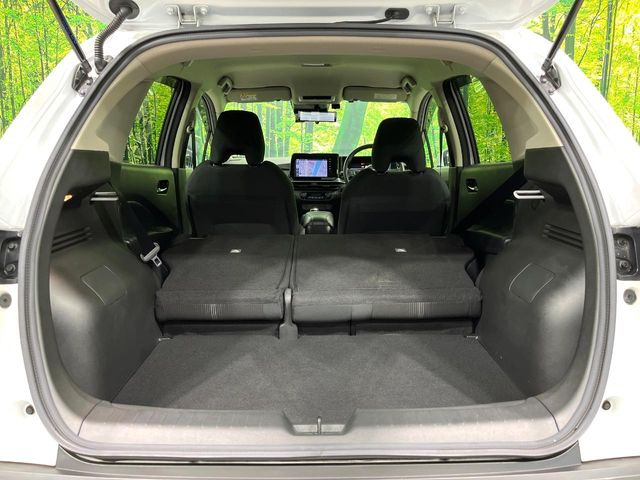 普段のお買い物や通勤、送迎等に十分な荷室スペースを確保しております。セカンドシートを倒すと、大きな荷物の積載も可能です♪