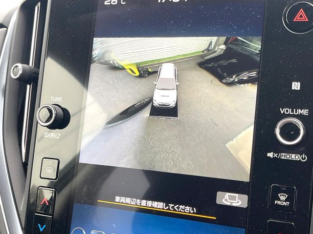 【マルチテレインモニター】車のフロントやサイドのカメラ画像を同時にモニター表示することで、悪路や狭い道を走行時でも周囲の状況確認ができ安心!本格SUVにうれしい装備です♪