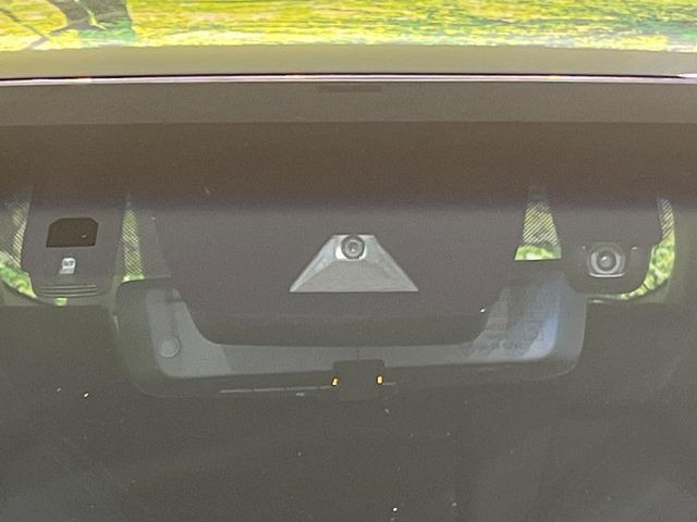 【トヨタセーフティセンス】走行中に前方の車両等を認識し、衝突しそうな時は警報とブレーキで衝突回避と被害軽減をアシスト。より安全にドライブをお楽しみいただけます。