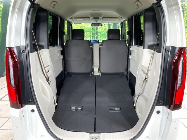 普段のお買い物や通勤、送迎等に十分な荷室スペースを確保しております。セカンドシートを倒すと、大きな荷物の積載も可能です♪