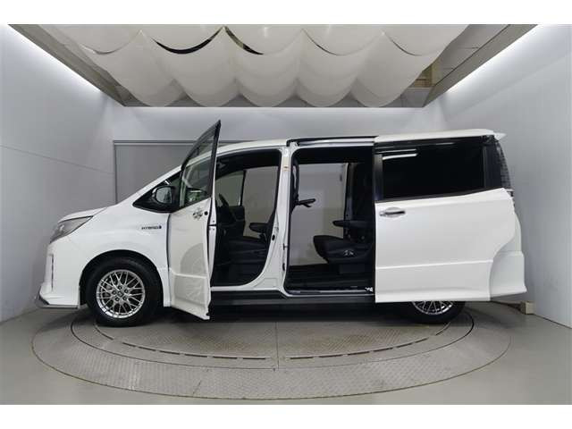 ノア1.8 ハイブリッド Si W×B II