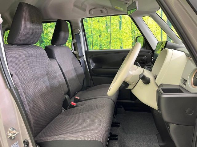 運転席シート廻りは使用感も少なく、良好な状態となっています。丁寧に使われていたことがよくわかりますね。