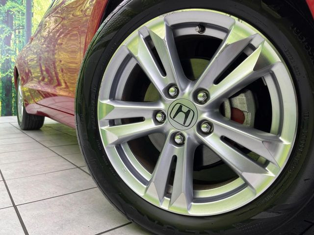 �y����16�C���`�A���~�z�C�[���z�O�ςɃ}�b�`���������A���~�z�C�[���𑕒����Ă���܂��B�e��ЊO�A���~�z�C�[����A�X�^�b�h���X�^�C�����戵�����Ă���܂��B���񂲑��k����������