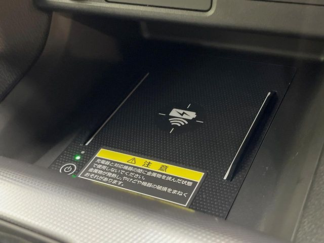 【おくだけ充電】スマートフォンを置くだけで充電が可能!走行中など置き場所に困るスマートフォンを置ける&充電できるの一石二鳥の装備をここに装着!