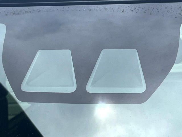 【スマートアシスト】走行中に前方の車両等を認識し、衝突しそうな時は警報とブレーキで衝突回避と被害軽減をアシスト。より安全にドライブをお楽しみいただけます。