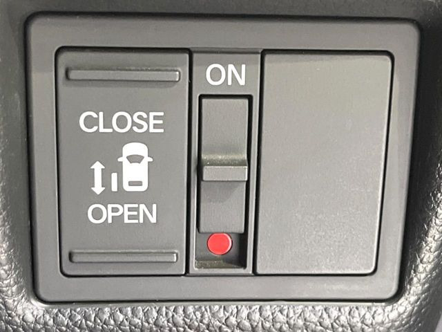 【パワースライドドア】スマートキーや運転席のスイッチでスライドドアの開閉が可能♪電動だから力を入れてドアを開ける必要が無く、小さいお子様でも、重い荷物を持っている時もラクに開け閉めできます♪