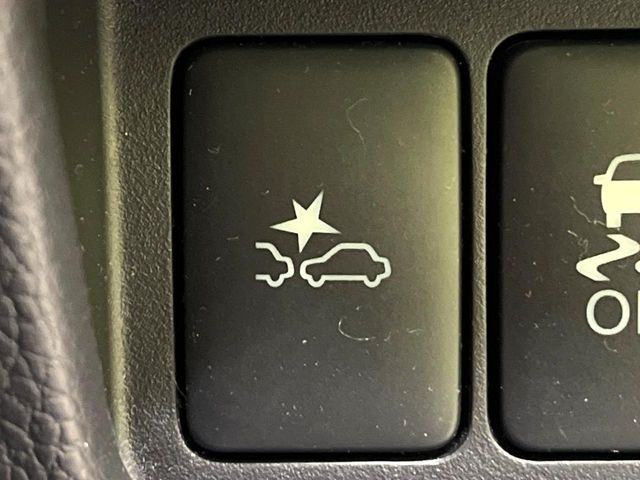 【インテリジェントエマージェンシーブレーキ】フロントカメラで前方の車両や歩行者を検知。衝突しそうな時は衝突被害軽減ブレーキが作動、衝突回避をサポート。より安全にドライブをお楽しみいただけます。
