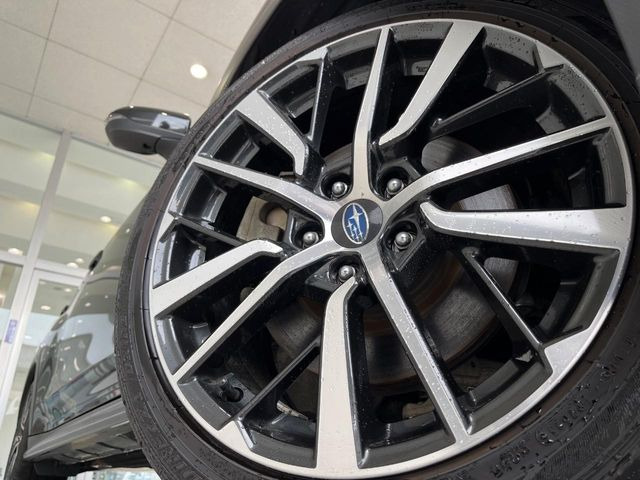 �y����18�C���`�A���~�z�C�[���z�O�ςɃ}�b�`���������A���~�z�C�[���𑕒����Ă���܂��B�e��ЊO�A���~�z�C�[����A�X�^�b�h���X�^�C�����戵�����Ă���܂��B���񂲑��k����������