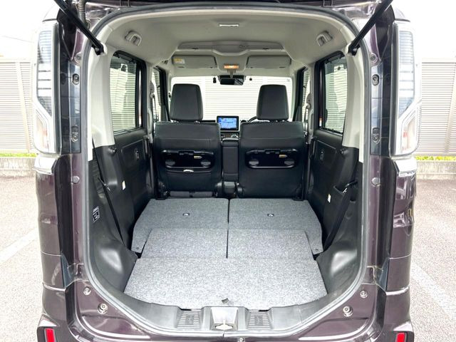 普段のお買い物や通勤、送迎等に十分な荷室スペースを確保しております。セカンドシートを倒すと、大きな荷物の積載も可能です♪