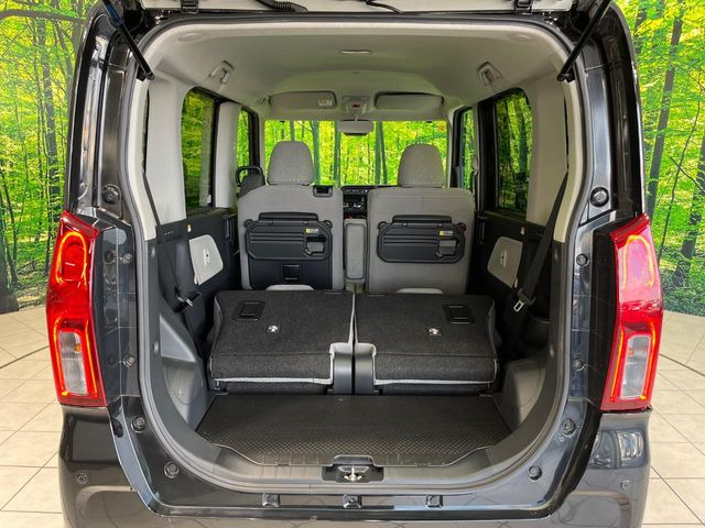 普段のお買い物や通勤、送迎等に十分な荷室スペースを確保しております。セカンドシートを倒すと、大きな荷物の積載も可能です♪