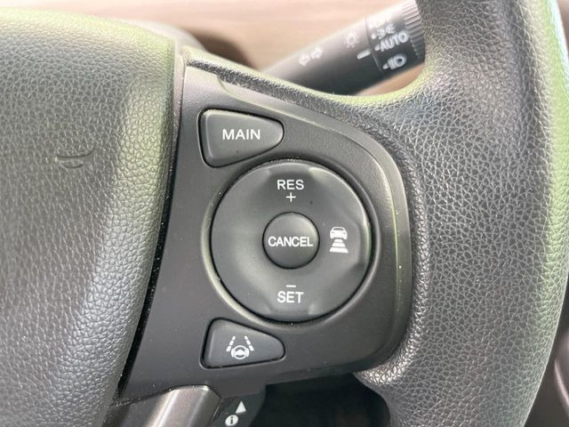 【アダプティブクルーズコントロール】高速道路での長距離走行が楽に!!自動で速度を保つクルーズコントロールが、衝突軽減システムと連携し、前方の車両を感知して車間を保つように速度調節してくれます!!