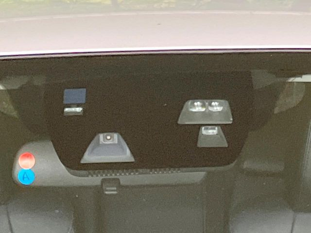 【スマートブレーキサポート】走行中に前方の車両等を認識し、衝突しそうな時は警報とブレーキで衝突回避と被害軽減をアシスト。より安全にドライブをお楽しみいただけます。