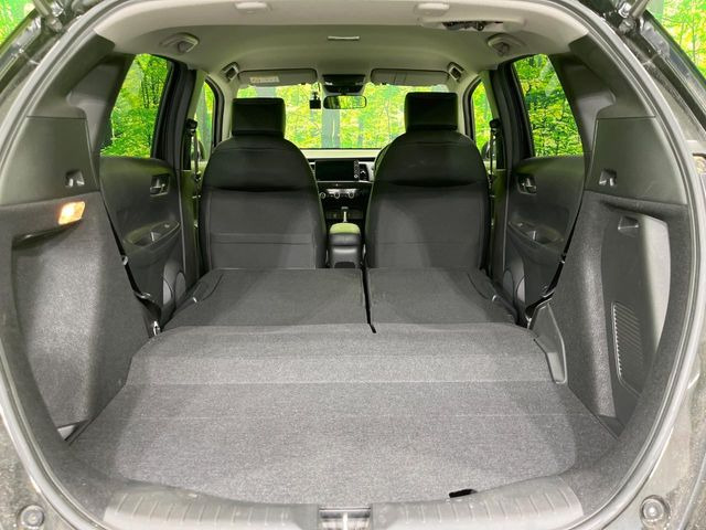 普段のお買い物や通勤、送迎等に十分な荷室スペースを確保しております。セカンドシートを倒すと、大きな荷物の積載も可能です♪