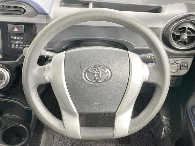 インテリアに合わせたデザインのステアリングは、運転される方のことも考え、運転しやすい形状、大きさです。是非一度、実際に触ってお確かめください。