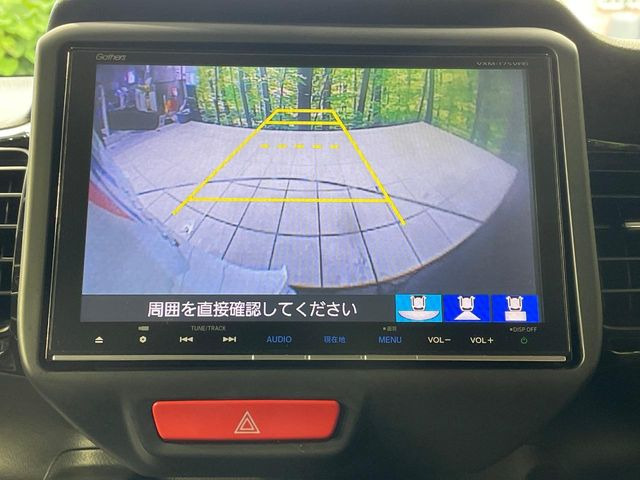 【バックカメラ】駐車時に後方がリアルタイム映像で確認できます。大型商業施設や立体駐車場での駐車時や、夜間のバック時に大活躍!運転スキルに関わらず、今や必須となった装備のひとつです!
