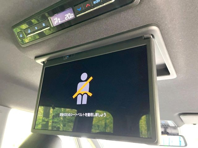 【12.8型フリップダウン】大画面モニターで後席でもエンタメをお楽しみいただけます。家族や友人とお出かけする機会が多い方に大人気です♪