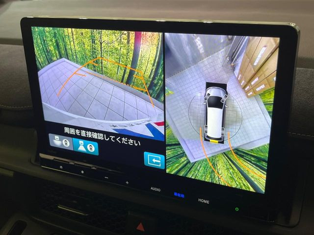 【マルチビューカメラシステム】専用のカメラにより、上から見下ろしたような視点で360度クルマの周囲を確認することができます☆死角部分も確認しやすく、狭い場所での切り返しや駐車もスムーズに行えます。