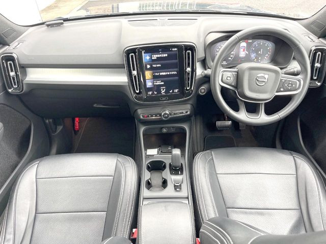 XC40B4 モメンタム