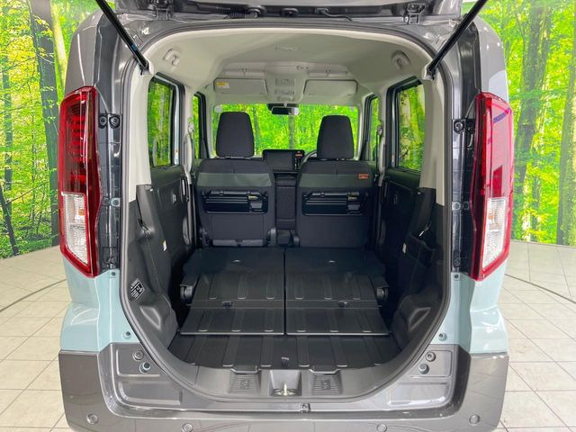 普段のお買い物や通勤、送迎等に十分な荷室スペースを確保しております。セカンドシートを倒すと、大きな荷物の積載も可能です♪