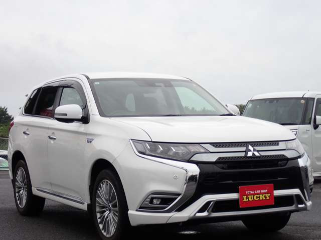 アウトランダーPHEV2.4 G プラスパッケージ 4WD