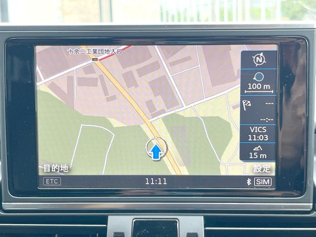 ��AUDI�����i�r:��̊��̂���i�r�́A����������ԓ������o���Ă���܂��BBluetooth�Đ��ȂǃI�[�f�B�I�@�\���[�����Ă���܂��̂ŁA�^�]�����y���߂܂���
