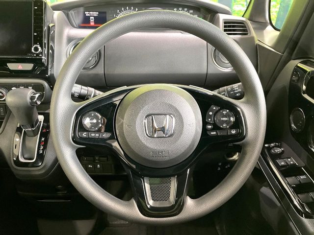 【ステアリングスイッチ】運転中、前方から目線をそらすことなく、オーディオ等の操作が可能な便利機能!安心&快適なドライブを演出してくれます♪