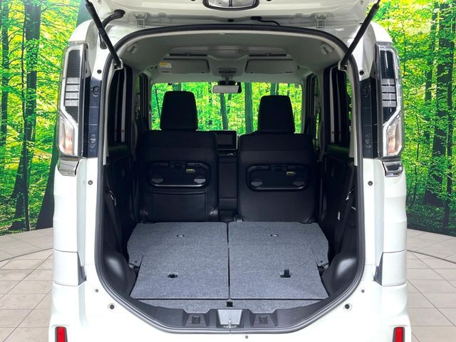普段のお買い物や通勤、送迎等に十分な荷室スペースを確保しております。セカンドシートを倒すと、大きな荷物の積載も可能です♪
