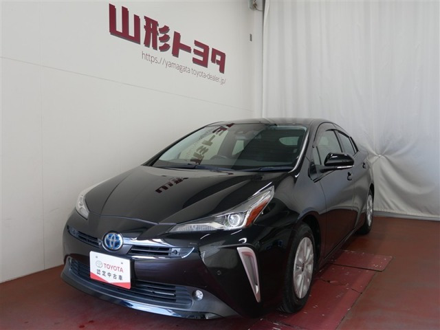 プリウス1.8 S セーフティ プラスII E-Four 4WD