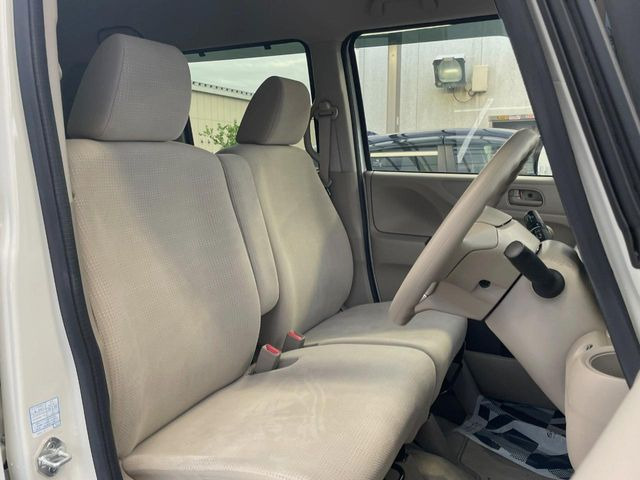 運転席シート廻りは使用感も少なく、良好な状態となっています。丁寧に使われていたことがよくわかりますね。