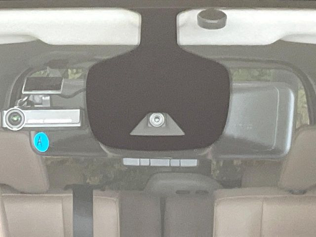 【インテリジェントエマージェンシーブレーキ】フロントカメラで前方の車両や歩行者を検知。衝突しそうな時は衝突被害軽減ブレーキが作動、衝突回避をサポート。より安全にドライブをお楽しみいただけます。