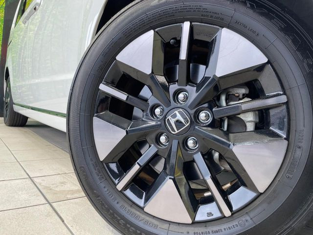 �y����16�C���`�A���~�z�C�[���z�O�ςɃ}�b�`���������A���~�z�C�[���𑕒����Ă���܂��B�e��ЊO�A���~�z�C�[����A�X�^�b�h���X�^�C�����戵�����Ă���܂��B���񂲑��k����������
