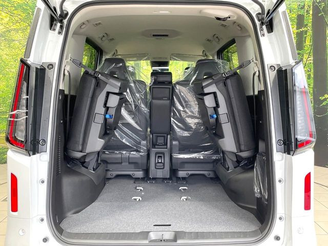 普段のお買い物や通勤、送迎等に十分な荷室スペースを確保しております。セカンドシートを倒すと、大きな荷物の積載も可能です♪