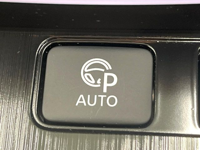 【駐車支援システム】駐車スペースを検知し、スムーズな駐車をアシスト。狭いスペースへの駐車など、駐車に自信の無い方におすすめの機能です♪