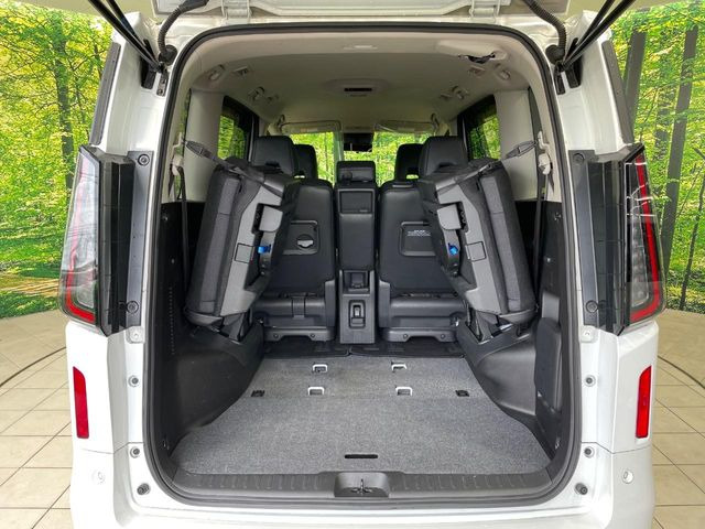 後席を格納すると、これだけの広さが!シーンに合わせたシートアレンジで、大きな荷物も積むことが出来ます♪