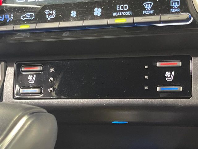 【シートヒーター&ベンチレーション】夏場は涼しい風でお尻や背中の熱やムレを防ぎ、冬はエアコンよりも早く温まってポカポカに!季節を問わず快適に過ごせます。