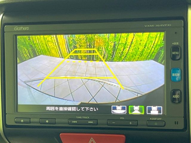 【バックカメラ】駐車時に後方がリアルタイム映像で確認できます。大型商業施設や立体駐車場での駐車時や、夜間のバック時に大活躍!運転スキルに関わらず、今や必須となった装備のひとつです!