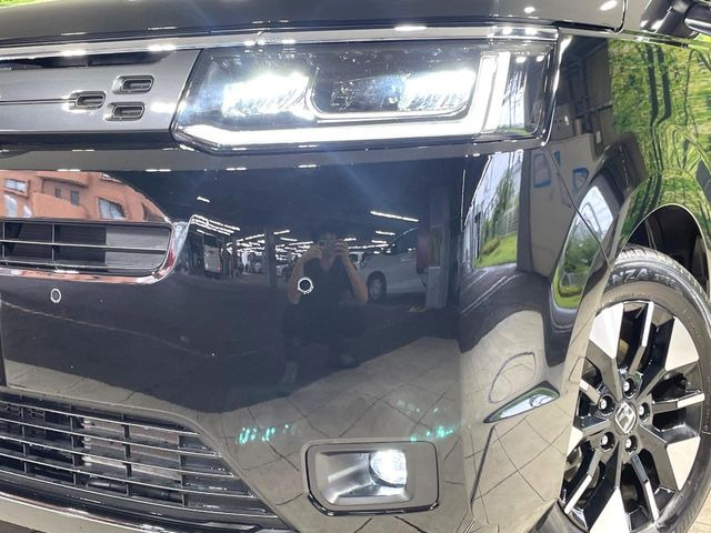 【LEDヘッドライト】悪天候や夜間走行時も良好な視界を確保し安心して運転できる高輝度LEDヘッドライトを装備!点灯速度が早く、消費電力も抑えられています。