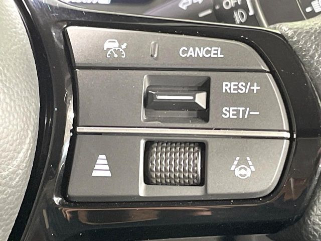 【ホンダセンシング】走行中に前方の車両等を認識し、衝突しそうな時は警報とブレーキで衝突回避と被害軽減をアシスト。より安全にドライブをお楽しみいただけます。