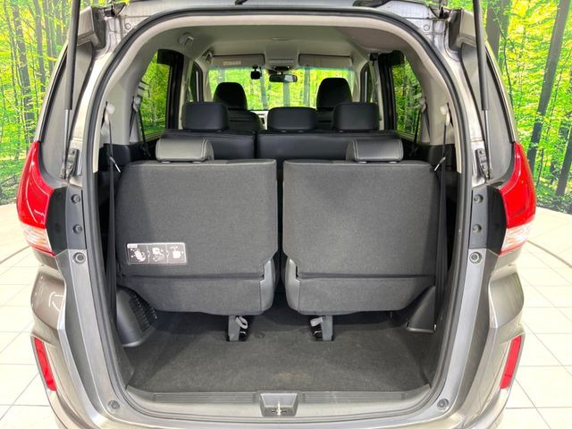 普段のお買い物や通勤、送迎等に十分な荷室スペースを確保しております。セカンドシートを倒すと、大きな荷物の積載も可能です♪