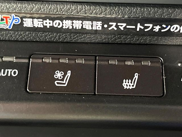【シートヒーター&ベンチレーション】夏場は涼しい風でお尻や背中の熱やムレを防ぎ、冬はエアコンよりも早く温まってポカポカに!季節を問わず快適に過ごせます。