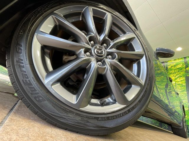 �y����18�C���`�A���~�z�C�[���z�O�ςɃ}�b�`���������A���~�z�C�[���𑕒����Ă���܂��B�e��ЊO�A���~�z�C�[����A�X�^�b�h���X�^�C�����戵�����Ă���܂��B���񂲑��k����������