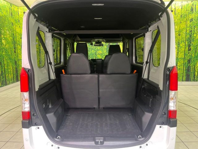 普段のお買い物や通勤、送迎等に十分な荷室スペースを確保しております。セカンドシートを倒すと、大きな荷物の積載も可能です♪