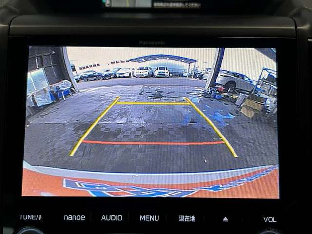【バックカメラ】運転席から画面上で安全確認ができます。駐車が苦手な方にもオススメな便利機能です。