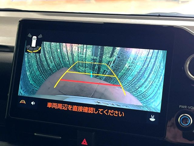 【バックカメラ】駐車時に後方がリアルタイム映像で確認できます。大型商業施設や立体駐車場での駐車時や、夜間のバック時に大活躍!運転スキルに関わらず、今や必須となった装備のひとつです!