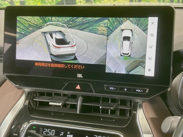【パノラミックビューモニター】専用のカメラにより、上から見下ろしたような視点で360度クルマの周囲を確認することができます☆死角部分も確認しやすく、狭い場所での切り返しや駐車もスムーズに行えます。