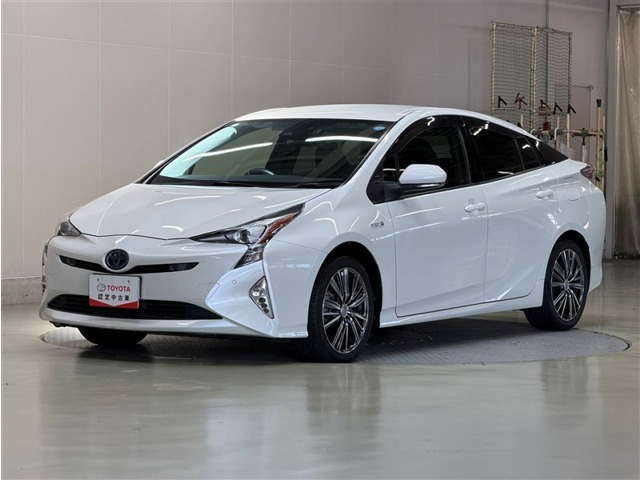プリウス1.8 S セーフティ プラス E-Four 4WD