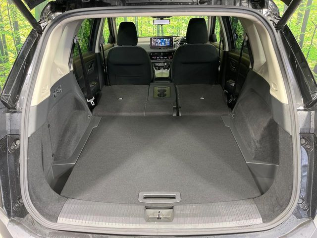 【パワーバックドア】スマートキーや運転席のボタンを押すだけでリアゲートが自動で開閉します!荷物を持っている時や、高い位置にあるバックドアを閉める際に便利な機能です♪