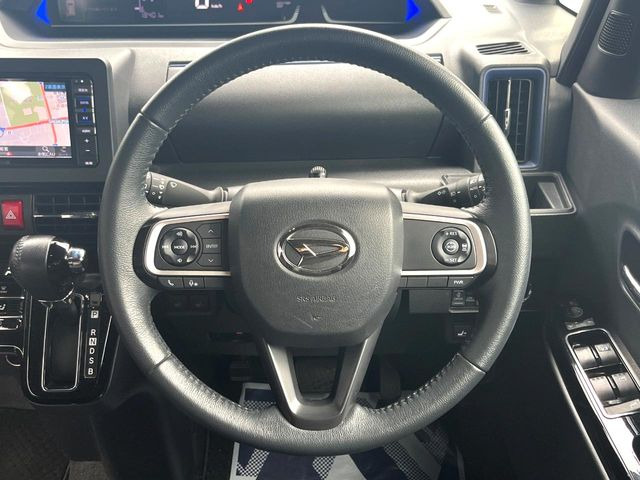 【純正革巻きステアリング】上質な革を使用することで、手にしっかり馴染みとても運転しやすいハンドルです♪