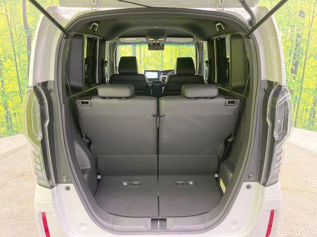 普段のお買い物や通勤、送迎等に十分な荷室スペースを確保しております。セカンドシートを倒すと、大きな荷物の積載も可能です♪