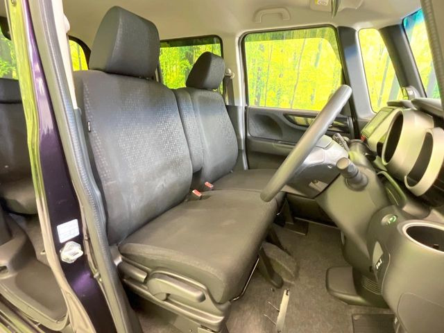 運転席シート廻りは使用感も少なく、良好な状態となっています。丁寧に使われていたことがよくわかりますね。